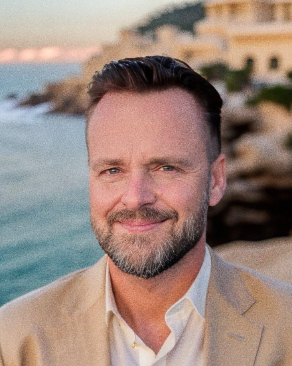 Elijah Fleishauer Headshot